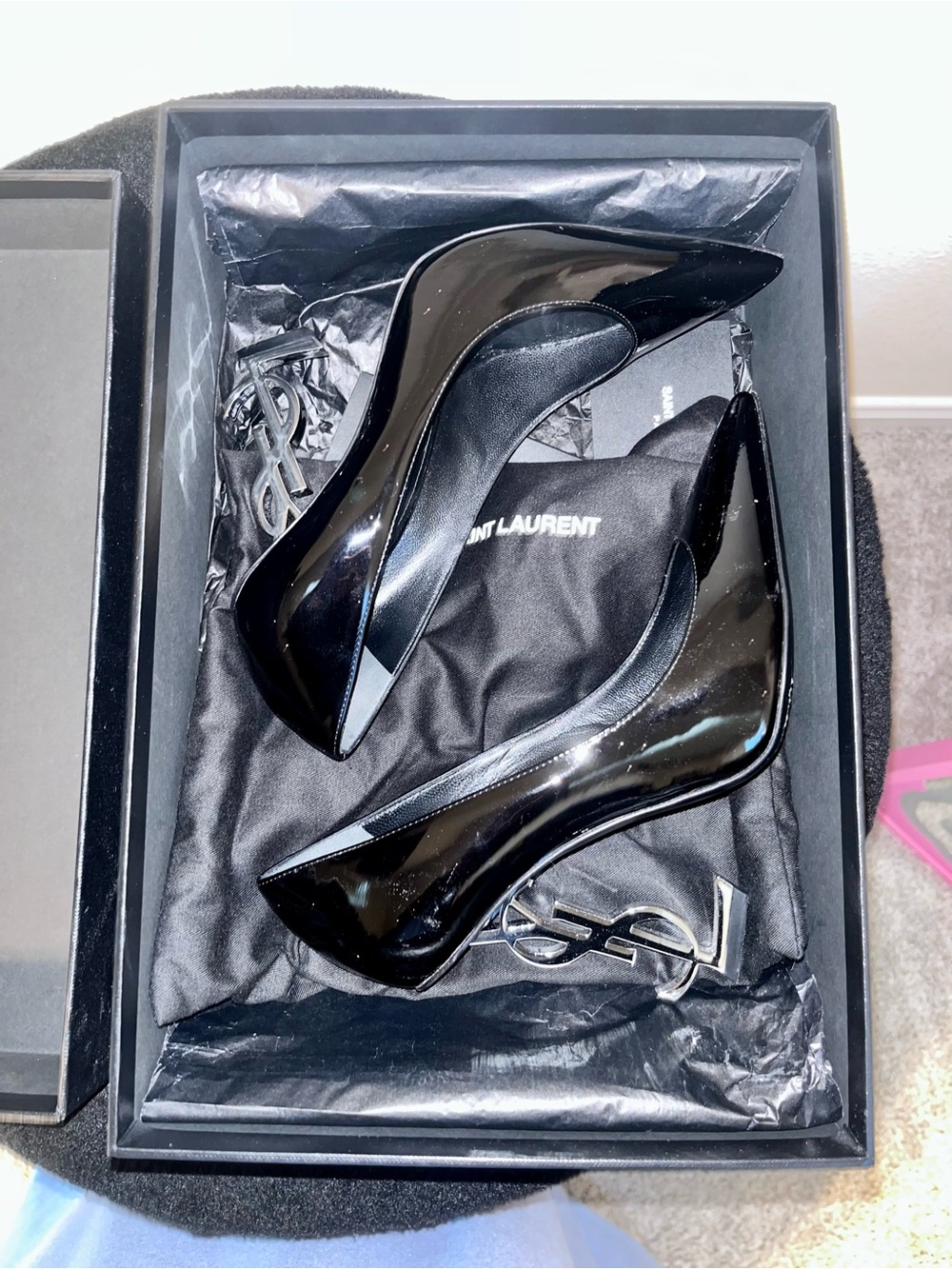 Saint Laurent Black Patent Leather Logo-Heel Pumps - Picture 7 of 7